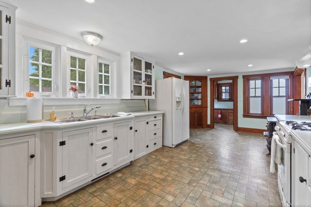 587 Taugwonk Road, Stonington, CT 06378