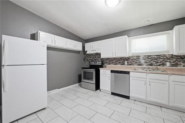 12208 E 46th Street S, Independence, MO 64055