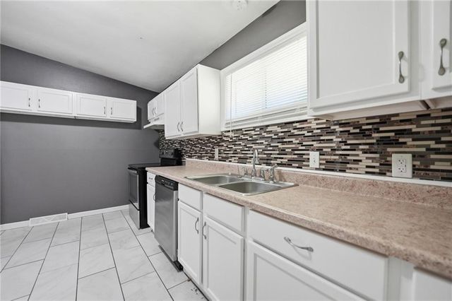 12208 E 46th Street S, Independence, MO 64055