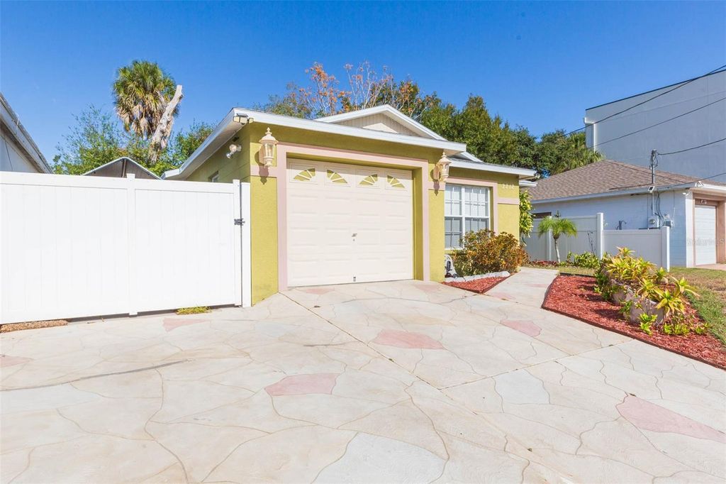 2212 E COLUMBUS DRIVE, Tampa, FL 33605