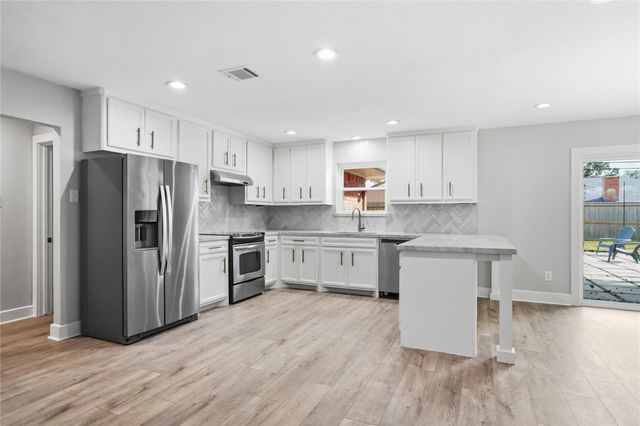 10411 Londonderry Drive, Houston, TX 77043