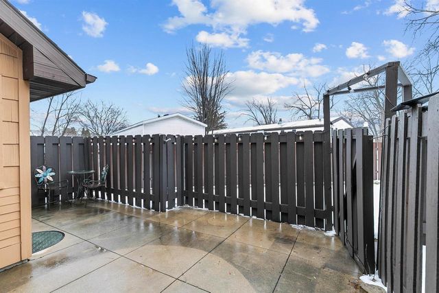 1391 W 18TH AVENUE, Oshkosh, WI 54902