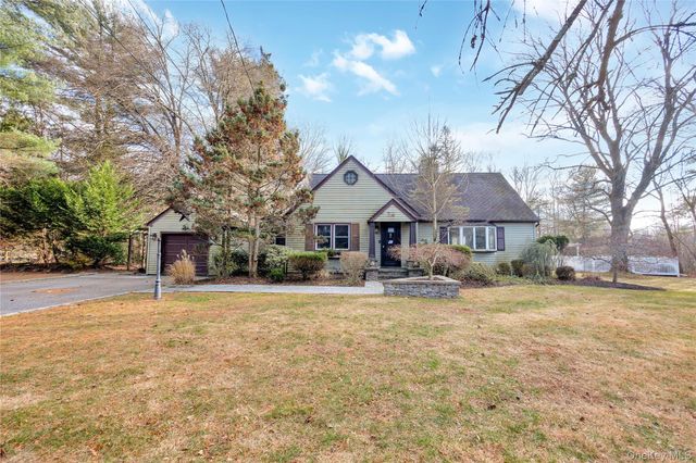 12 Summerset Drive, Smithtown, NY 11787