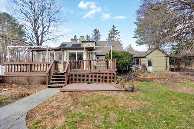 12 Summerset Drive, Smithtown, NY 11787