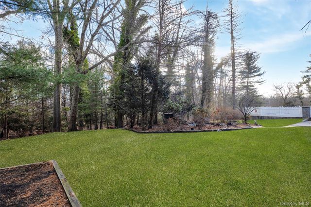 12 Summerset Drive, Smithtown, NY 11787