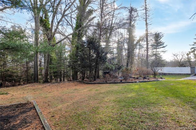 12 Summerset Drive, Smithtown, NY 11787