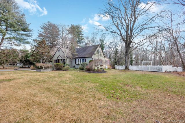 12 Summerset Drive, Smithtown, NY 11787