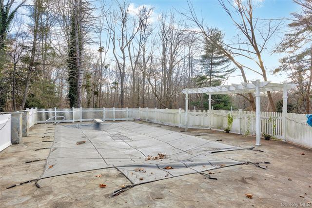 12 Summerset Drive, Smithtown, NY 11787