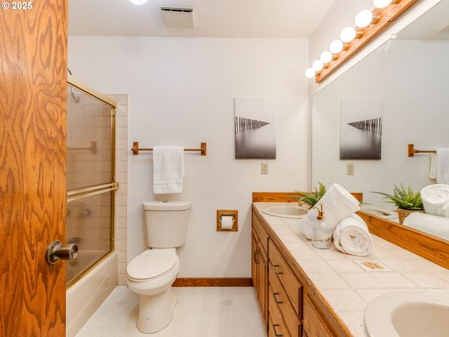2972 TOLKIEN Ln, Lake Oswego, OR 97034