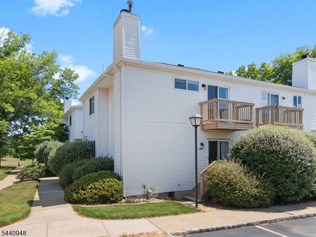 301 Saddle Ct, Raritan Twp., NJ 08822
