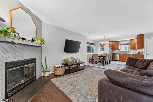 301 Saddle Ct, Raritan Twp., NJ 08822