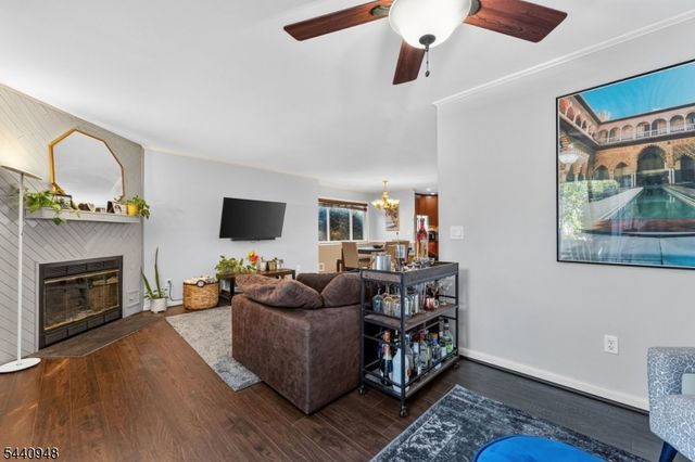 301 Saddle Ct, Raritan Twp., NJ 08822