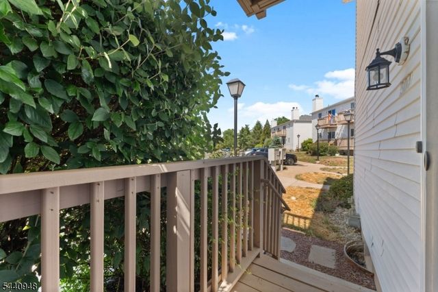 301 Saddle Ct, Raritan Twp., NJ 08822