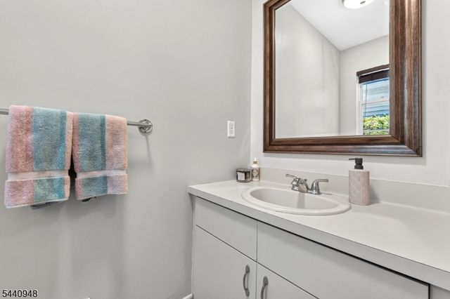 301 Saddle Ct, Raritan Twp., NJ 08822