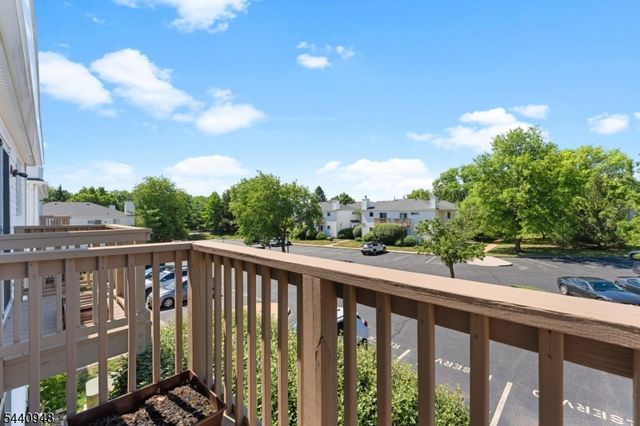 301 Saddle Ct, Raritan Twp., NJ 08822