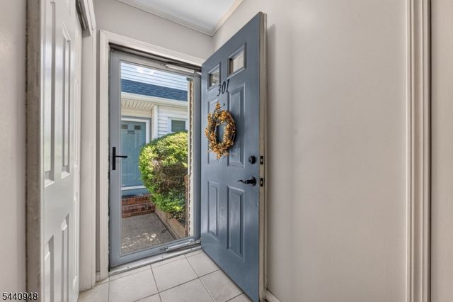 301 Saddle Ct, Raritan Twp., NJ 08822