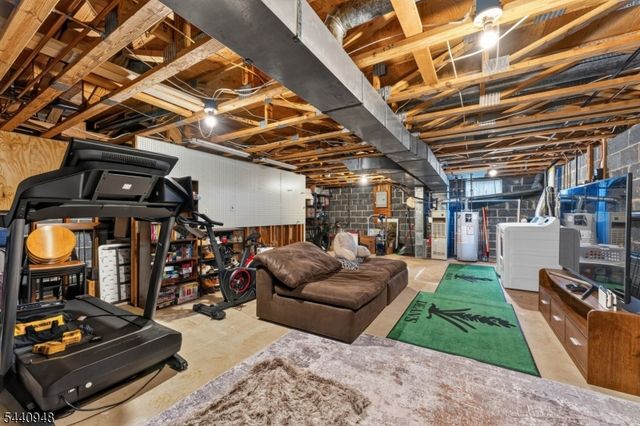 301 Saddle Ct, Raritan Twp., NJ 08822