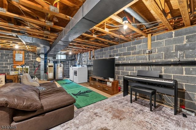 301 Saddle Ct, Raritan Twp., NJ 08822