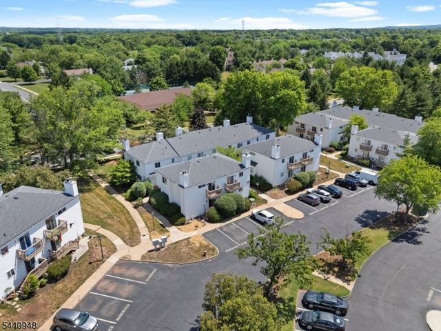 301 Saddle Ct, Raritan Twp., NJ 08822