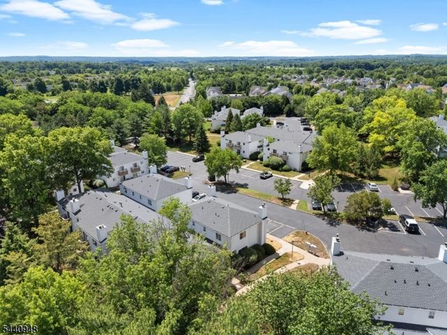 301 Saddle Ct, Raritan Twp., NJ 08822