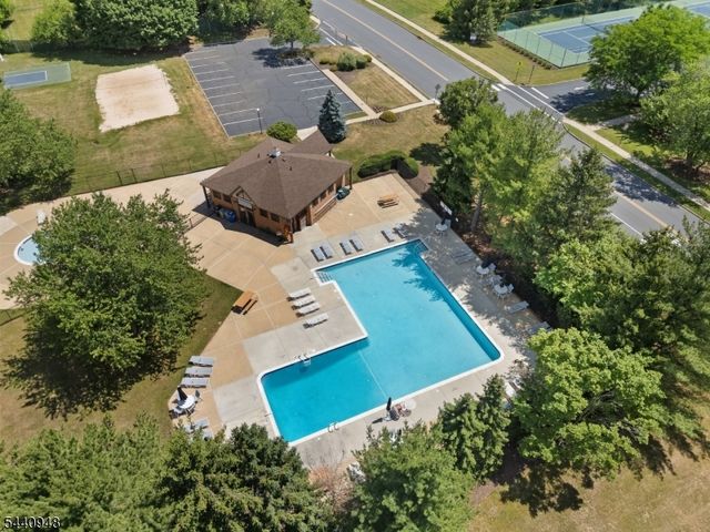 301 Saddle Ct, Raritan Twp., NJ 08822