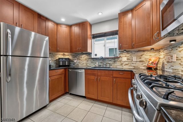 301 Saddle Ct, Raritan Twp., NJ 08822
