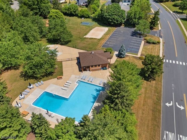 301 Saddle Ct, Raritan Twp., NJ 08822