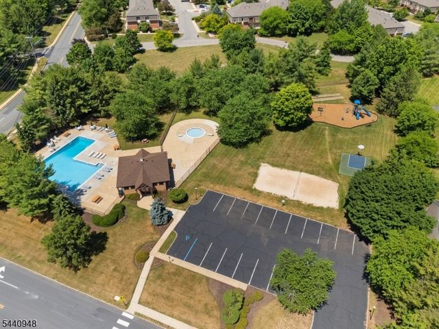 301 Saddle Ct, Raritan Twp., NJ 08822
