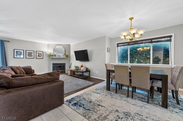 301 Saddle Ct, Raritan Twp., NJ 08822