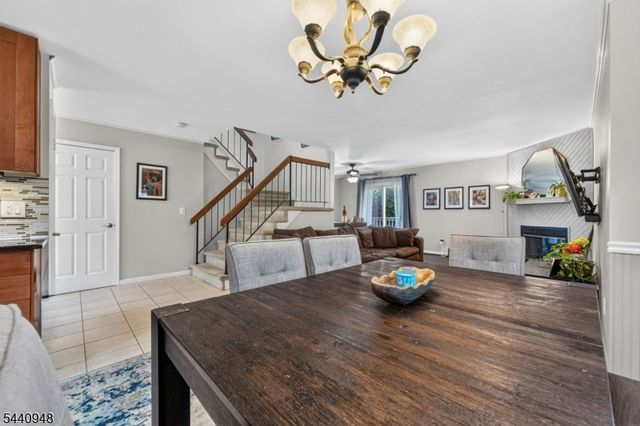 301 Saddle Ct, Raritan Twp., NJ 08822