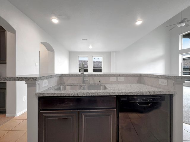 632 Kickapoo Court, Webster, TX 77598