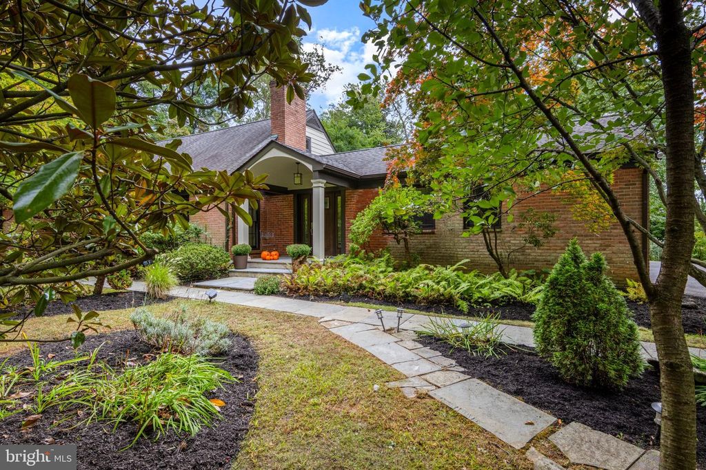 205 SPRUCE TREE RD, WAYNE, PA 19087 — exterior