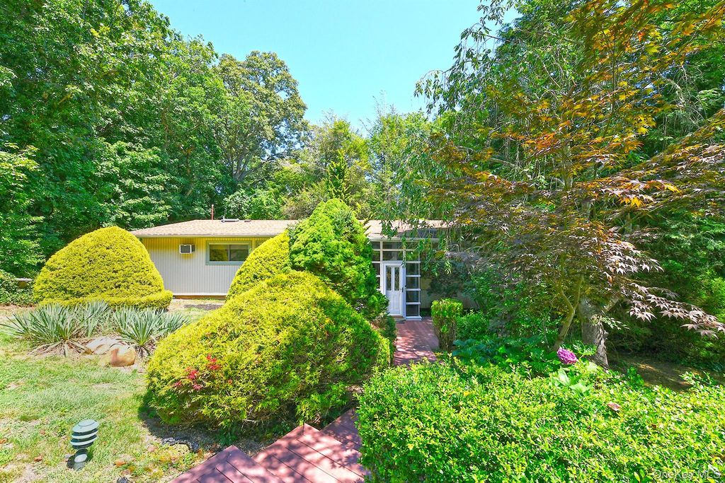 3 Shenandoah Boulevard, Nesconset, NY 11767