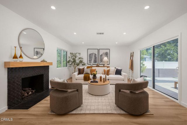 2002 E Woodlyn Road, Pasadena, CA 91104