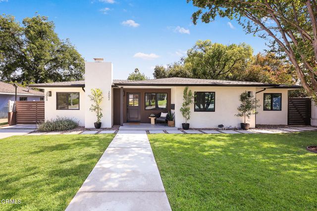 2002 E Woodlyn Road, Pasadena, CA 91104