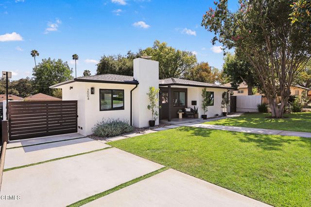 2002 E Woodlyn Road, Pasadena, CA 91104