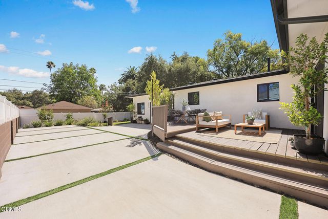 2002 E Woodlyn Road, Pasadena, CA 91104