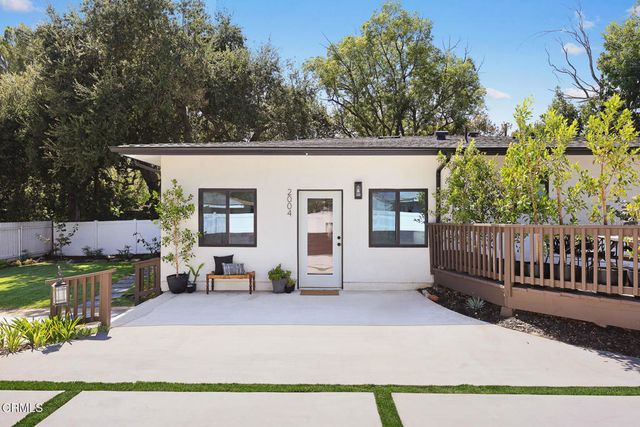 2002 E Woodlyn Road, Pasadena, CA 91104
