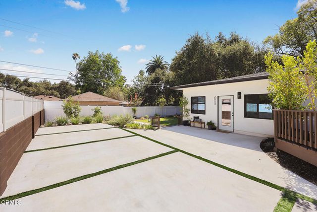 2002 E Woodlyn Road, Pasadena, CA 91104