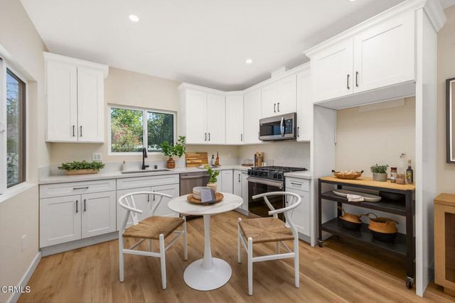 2002 E Woodlyn Road, Pasadena, CA 91104