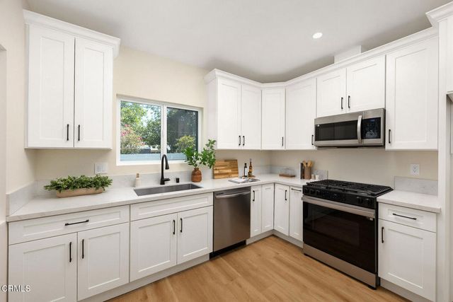 2002 E Woodlyn Road, Pasadena, CA 91104