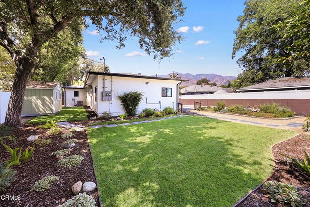 2002 E Woodlyn Road, Pasadena, CA 91104