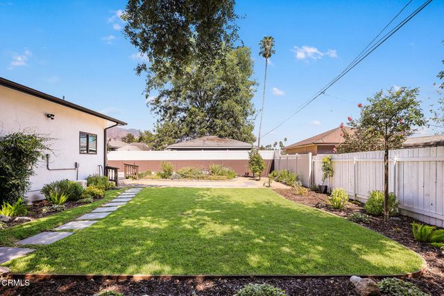 2002 E Woodlyn Road, Pasadena, CA 91104