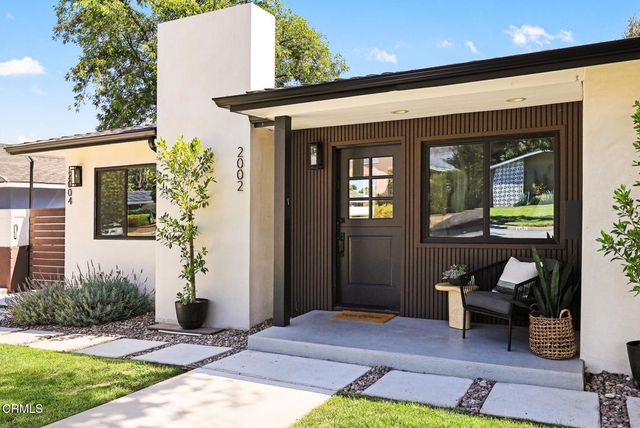 2002 E Woodlyn Road, Pasadena, CA 91104