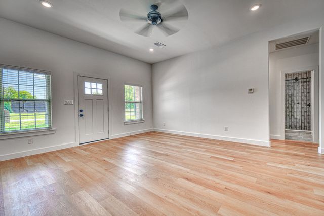914 S Frances Street, Terrell, TX 75160