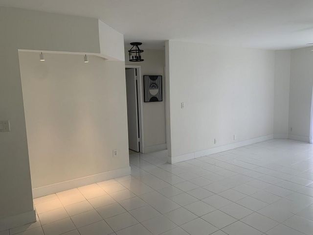 3600 Mystic Pointe Drive 314, Aventura, FL 33180