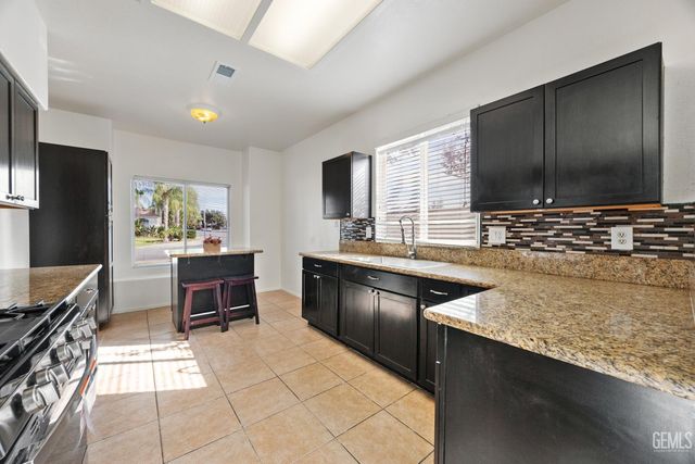 10503 Petalo Drive, Bakersfield, CA 93311