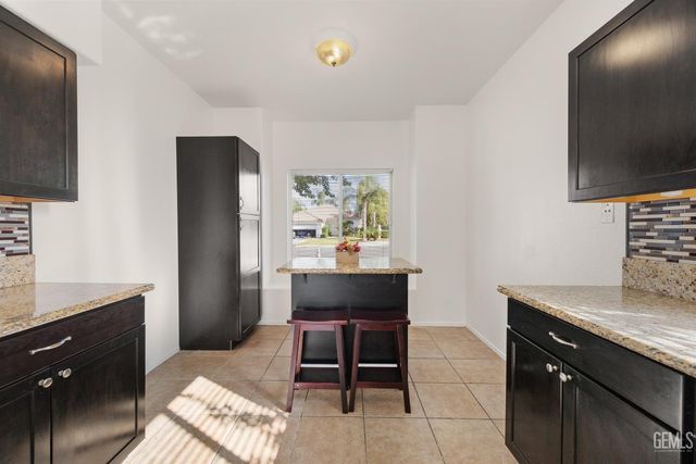 10503 Petalo Drive, Bakersfield, CA 93311