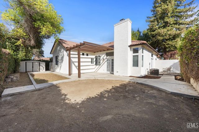 10503 Petalo Drive, Bakersfield, CA 93311