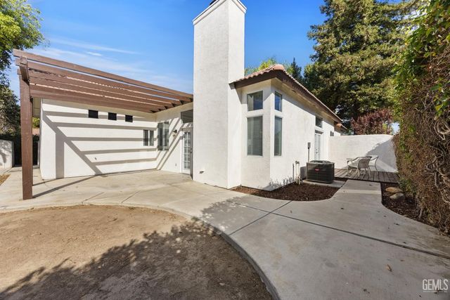 10503 Petalo Drive, Bakersfield, CA 93311